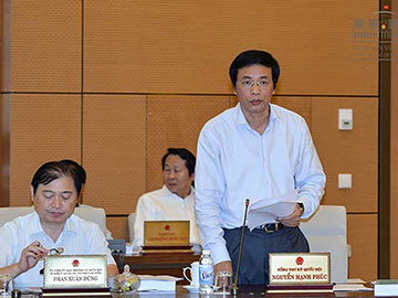  Tổng Thư ký QH Nguyễn Hạnh Phúc cho rằng thu gọn một đầu mối quản lý nợ công có thể động chạm... Ảnh: TRỌNG PHÚ