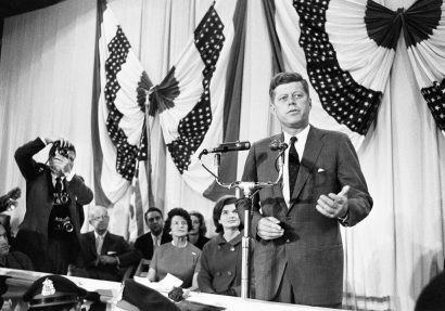  Tổng thống Kennedy vào năm 1960, sau ngày đắc cử tổng thống. Ảnh: AP.