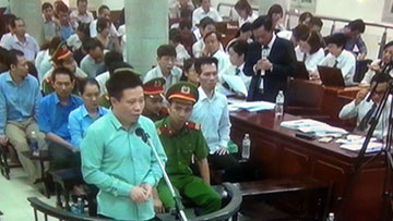 Hà Văn Thắm trả lời thẩm vấn tại tòa