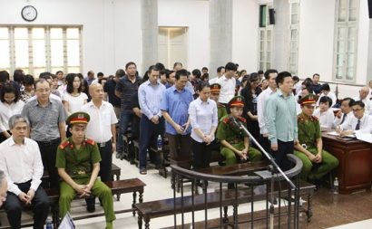 Thanh tra, kiểm tra, giám sát nội bộ yếu kém, nên thời gian qua, ngành ngân hàng “nảy nở” nhiều đại án (ảnh: Quang cảnh phiên tòa xét xử đại án xảy ra tại Oceanbank)