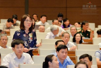 Đại biểu Minh Hiền nêu mong muốn của cử tri là đổi tên Luật Phòng chống tham nhũng thành Luật "diệt" tham nhũng - Ảnh: Quochoi.vn