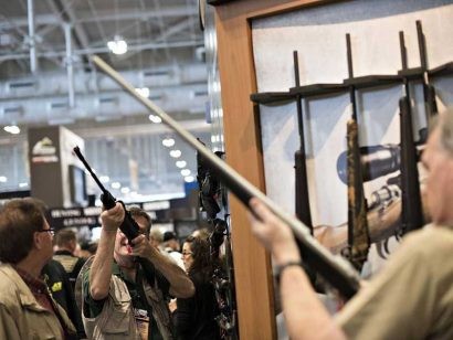 Khu vực triển lãm súng tại hội nghị lần thứ 144 của NRA tại Nashville tháng 4-2015. Ảnh: BLOOMBERG