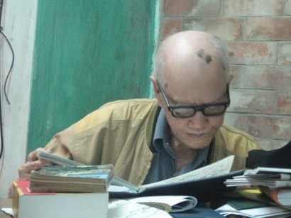  Nhà văn hóa Hữu Ngọc với rất nhiều công trình sách về văn hóa.