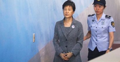  Bà Park Geun-hye trình diện tòa án ở Seoul hôm 25/8. Ảnh: Reuters.