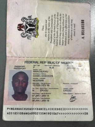  Hộ chiếu của Daniel - nghi can bị bắt về hành vi rửa tiền - Ảnh: M.H.