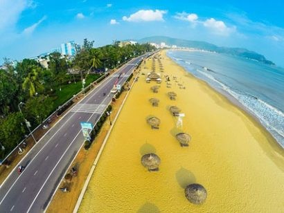  Thành phố biển Quy Nhơn với bãi cát vàng óng ả