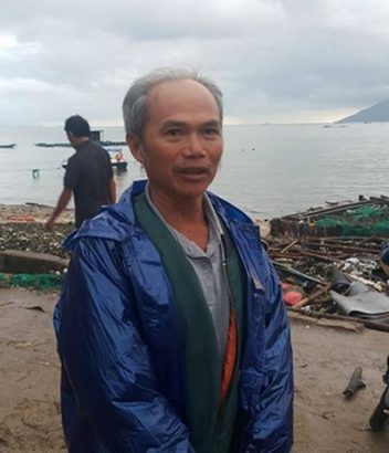 Ông Dương kể lại sự việc mình được nhóm người của anh Luân cứu trên biển