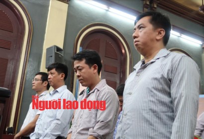  Các bị cáo nghe tòa tuyên án