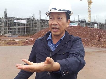  Phó Chủ tịch UBND tỉnh Quảng Ninh Nguyễn Văn Thành chia sẻ về tương lai đặc khu ngay tại công trường sân bay Vân Đồn đang gấp rút xây dựng. Ảnh: N.NHÂN