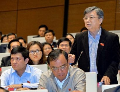 ĐB Trương Trọng Nghĩa (TP HCM) phát biểu tại hội trường về Luật đơn vị hành chính-kinh tế đặc biệt. Ảnh Đình Nam