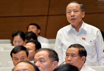  ĐB Nguyễn Văn Thân (Thái Bình) tranh luận tại hội trường về dự thảo Luật đơn vị hành chính-kinh tế đặc biệt - Ảnh: Đình Nam