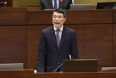 Thống đốc Ngân hàng Nhà nước (NHNN) Lê Minh Hưng trả lời chất vấn của Đại biểu Quốc hội ngày 16/11. Ảnh: VGP