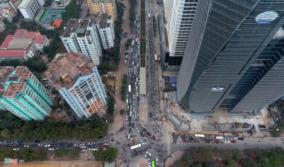 Luật Quy hoạch được Quốc hội thông qua, kỳ vọng sẽ chặn nhóm lợi ích trong quy hoạch, quy hoạch các TP lớn sẽ không bị “băm nát” (ảnh: trục đường Lê Văn Lương – Hà Nội kéo dài bị “bội thực” bởi nhà cao tầng)