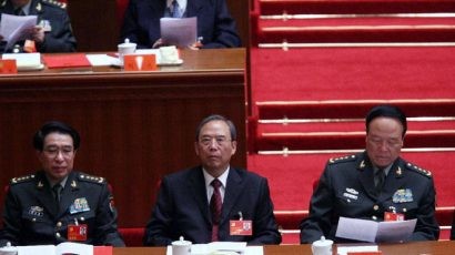  Từ Tài Hậu (trái) và Quách Bá Hùng (phải) tham dự phiên họp tại Đại lễ đường Nhân dân Bắc Kinh khi còn tại nhiệm. Ảnh SCMP