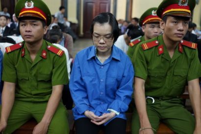  Bị cáo Huỳnh Thị Huyền Như tại phiên tòa phúc thẩm (nguồn ảnh: thanhnien.vn)