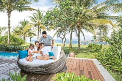  Ông bà, bố mẹ có thể tranh thủ thời gian cho các sở thích cá nhân hoặc hẹn hò riêng tư khi gửi con tại KidsClub. Với sự chuyên nghiệp và tâm lý của các cô bảo mẫu, các con cũng có khoảng không gian để tự do vui chơi, khám phá.