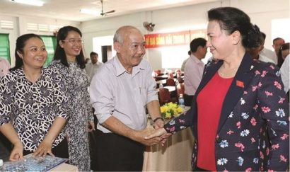  Chủ tịch QH Nguyễn Thị Kim Ngân trong buổi tiếp xúc cử tri TP Cần Thơ.