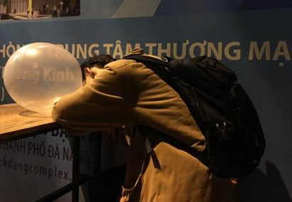  Sau những tràng cười ảo là cảnh nằm bất tỉnh trên bàn