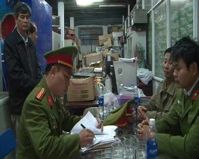 Cơ quan công an khám xét trụ sở Hợp tác xã Thương mại, dịch vụ Thuận Thành.