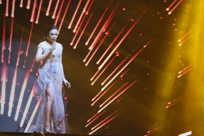 “Nàng công chúa” đốn tim hàng ngàn khách mời với vẻ đẹp yêu kiều lộng lẫy và giọng ca mềm mại