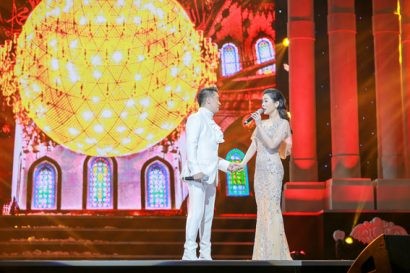 “Hoàng tử” Đàm Vĩnh Hưng và “nữ hoàng phòng trà”Lệ Quyên song ca Lâu đài tình ái