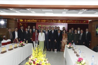  Chủ tịch nước Trần Đại Quang chụp ảnh lưu niệm với tập thể Đảng đoàn, Ban Thường vụ Hội Luật gia Việt Nam.