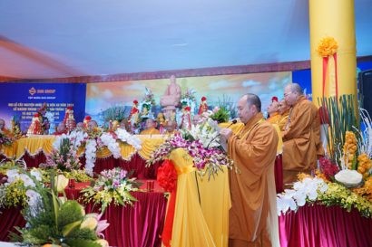 Đức Hòa Thượng Thích Đức Thiện phát biểu tại Đại Lễ