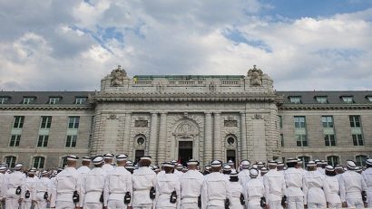 Mỹ điều tra ‘chợ đen’ ma túy trong học viện hải quân - ảnh 1Hải quân Mỹ đang điều tra các cáo buộc một nhóm mua bán ma túy ngay bên trong học viện hải quân ở Annapolis, bang Maryland. Ảnh: REUTERS.