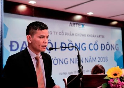 Ông Lê Tiến Đông, Thành viên HĐQT - Phó Tổng giám đốc Công ty báo cáo kết quả hoạt động năm 2017 và phương hướng năm 2018