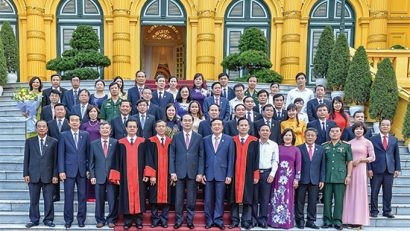 Chủ tịch nước Trần Đại Quang chụp ảnh lưu niệm cùng lãnh đạo TANDTC, Thẩm phán TANDTC