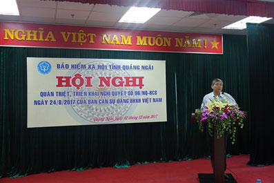 Đ/c Trương Văn Nam, Bí thư Đảng ủy, Giám đốc BHXH tỉnh quán triệt NQ 96/NQ-BCS. Ảnh: ST