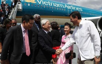  Các đồng chí lãnh đạo Đảng, Chính phủ Cuba đón Tổng Bí thư Nguyễn Phú Trọng tại sân bay Quốc tế José Martí. Ảnh: Trí Dũng/TTXVN