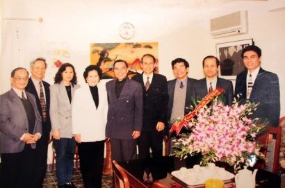  Cán bộ của Bộ KH&ĐT chúc mừng Thủ tướng Phan Văn Khải nhân ngày sinh nhật.