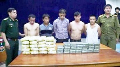  Bộ đội Biên phòng tỉnh Hà Tĩnh phối hợp Công an Lào bắt gọn 5 đối tượng cùng tang vật gồm 40 bánh heroin, 120.000 viên ma túy tổng hợp.