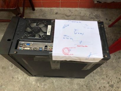 Cơ quan công an thu giữ được nhiều tài liệu liên quan vụ án. Ảnh: NGỌC LÊ