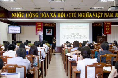 Quang cảnh Hội nghị tuyên truyền, phổ biến pháp luật về phòng, chống rửa tiền cho các Sở, Ban Ngành 3 tỉnh: Bình Định, Phú Yên và Quảng Ngãi do Cơ quan Thanh tra, giám sát ngân hàng thuộc Ngân hàng Nhà nước Việt Nam tổ chức tại Quy Nhơn (nguồn ảnh: internet) 