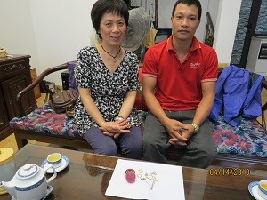 Bà Lã Minh Hằng vui mừng khi nhận lại số nhẫn và dây truyền vang sau nhiều năm thất lạc