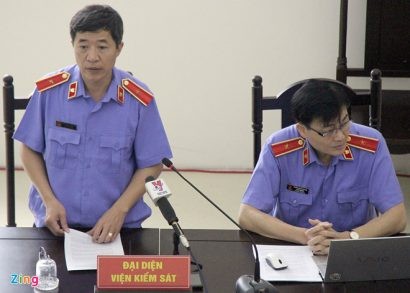  Hai KSV Cao cấp giữ quyền công tố tại tòa. Ảnh: Hoàng Lam.