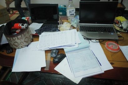  Một số tài liệu, chứng cứ bị cơ quan CSĐT thu giữ trong quá trình khám xét - Ảnh: Công an cung cấp