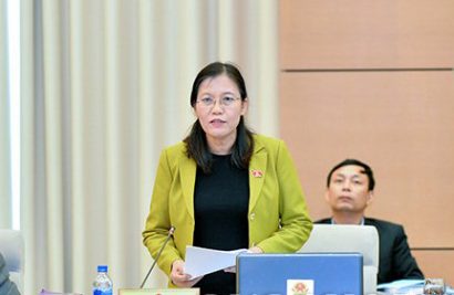  Bà Lê Thị Nga, Chủ nhiệm Ủy ban Tư pháp của Quốc hội phát biểu tại phiên thảo luận. Ảnh: Quochoi.vn