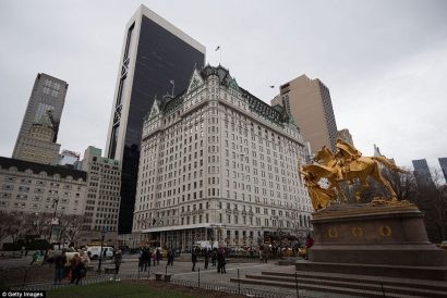  Nhà Macklowe mua cả tầng 7 (1.300 m2) của khách sạn Plaza tại New York và biến nó thành căn hộ có phòng tranh, thư viện với 54 ô cửa sổ. Ảnh: Getty.