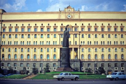  Bức tượng Felix Dzerzhinsky - lãnh đạo đầu tiên của ngành công an Liên Xô - ở trung tâm Quảng trường Lubyanka, phía trước trụ sở trước đây của cơ quan tình báo khét tiếng KGB - Ảnh: TASS