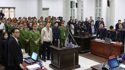 Hầu hết các bị cáo trong các vụ đại án tham nhũng gần đây bị truy tố Tội cố ý làm trái các quy định nhà nước gây hậu quả nghiêm trọng (trong ảnh: bị cáo Trịnh Xuân Thanh và đồng phạm trong phiên tòa xét xử sơ thẩm vụ án xảy ra tại PVN và PVC tháng 1/2018).