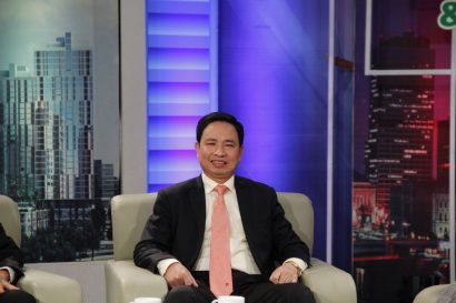 Ông Lê Xuân Hiền, Trưởng phòng Đăng ký kinh doanh, Sở Kế hoạch và Đầu tư tỉnh Hải Dương trao đổi với PV Pháp lý