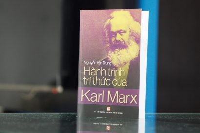  Sách Hành trình trí thức của Karl Marx. Một học sinh trung bình, nghịch ngợm, hay làm thơ mỉa mai