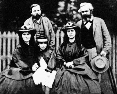  Gia đình Marx chụp ảnh cùng Engels.