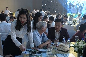  Khách hàng ngồi đến cuối buổi vì sức hấp dẫn của The Coastal Hill và đội ngũ tư vấn viên vô cùng nhiệt tình.