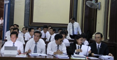  Các luật sư nhóm CB và nhóm Phương Trang tranh cãi gay gắt về việc ai sẽ phải trả trên 27.000 tỷ đồng cho CB.