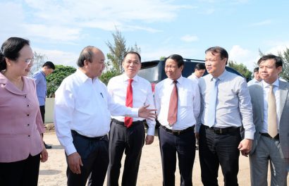 Thủ tướng có chuyến thăm và làm việc tại TP. Hải Phòng và ghé thăm Tổ hợp nhà máy sản xuất ô tô, xe máy VinFast của Tập đoàn Vingroup.