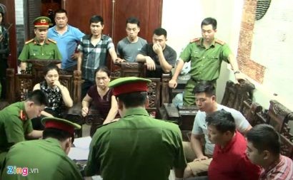  Cảnh sát bắt, khám xét khẩn cấp Triệu Ký Voòng. Ảnh: H.M.